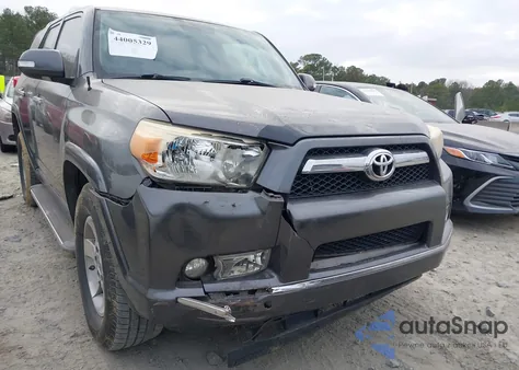 2010 Toyota 4Runner Sr5 V6 z USA, uszkodzony, nr VIN JTEZU5JR9A5013867